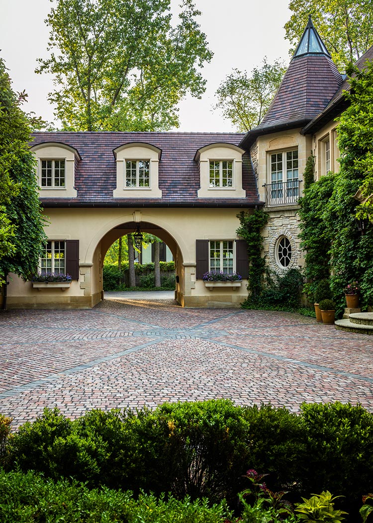 Liederbach & Graham: A French Revival Country House Exterior Courtyard